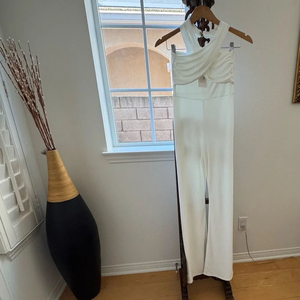 Club L London Elegant White Halter Jumpsuit - Picture 3 of 6